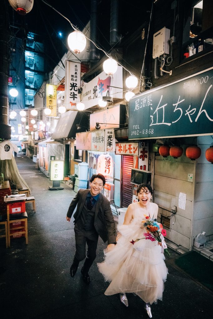 夜の街でのロケーションフォトウェディング