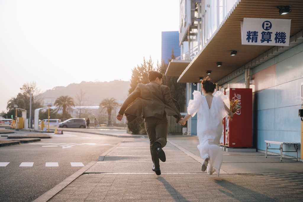 街中前撮りのドレスは「走れるか」で選ぶ｜ボリュームドレスで困らないために