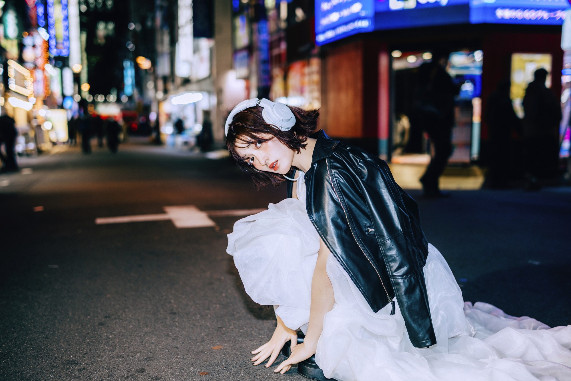 夜の街で撮るウェディングフォト